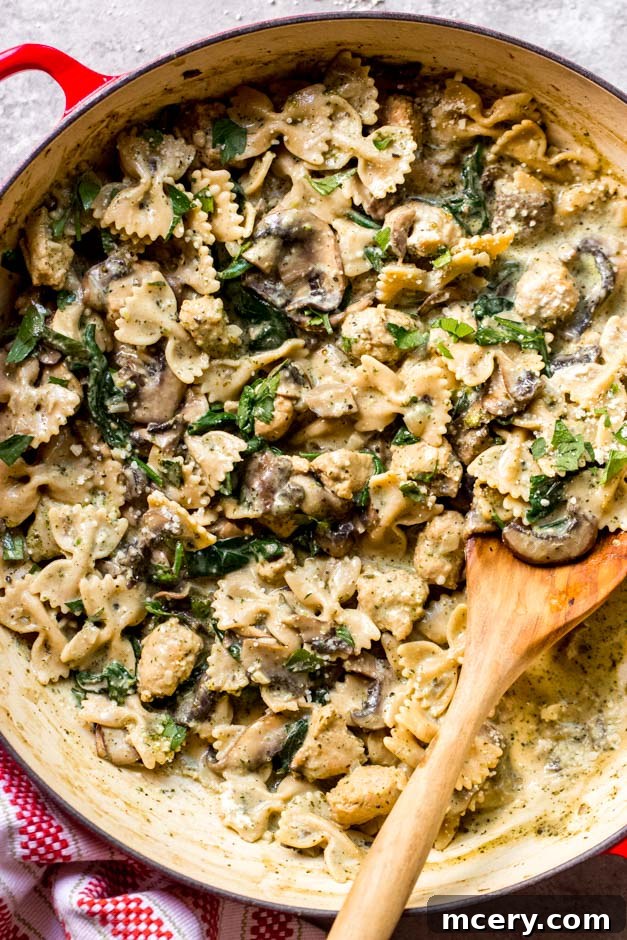 Creamy Chicken & Mushroom Spinach Pasta 10 close up creamy chicken mushroom pasta