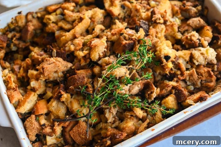 Pratik İç Harcı Tarifi: Şükran Günü Sofralarının Yıldızı 3 A vibrant mix of diced celery, onions, and fresh herbs, ready for sautéing, forming the aromatic base of the stuffing.