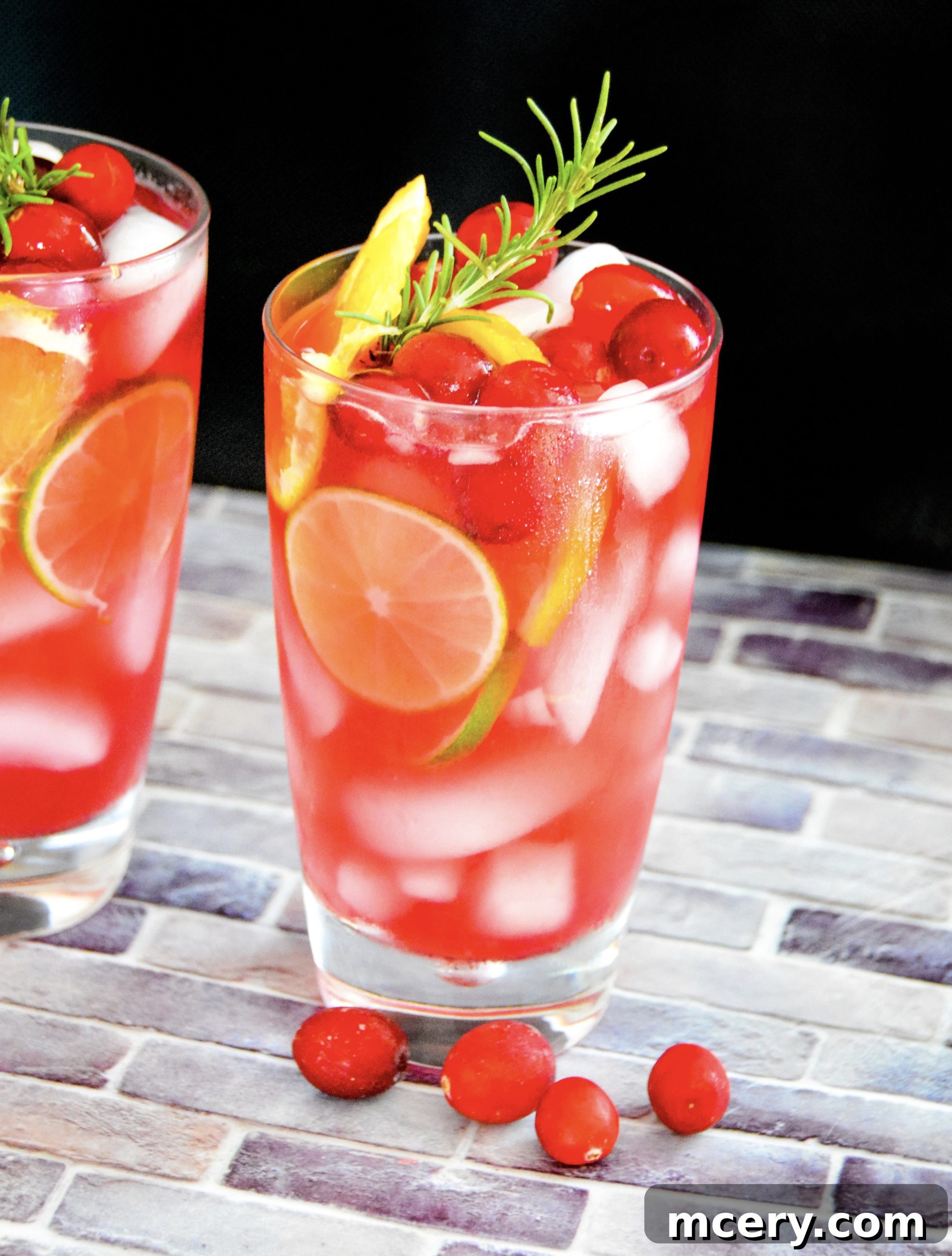 Sparkling Slim Jingle Juice 4 cranberry cocktail