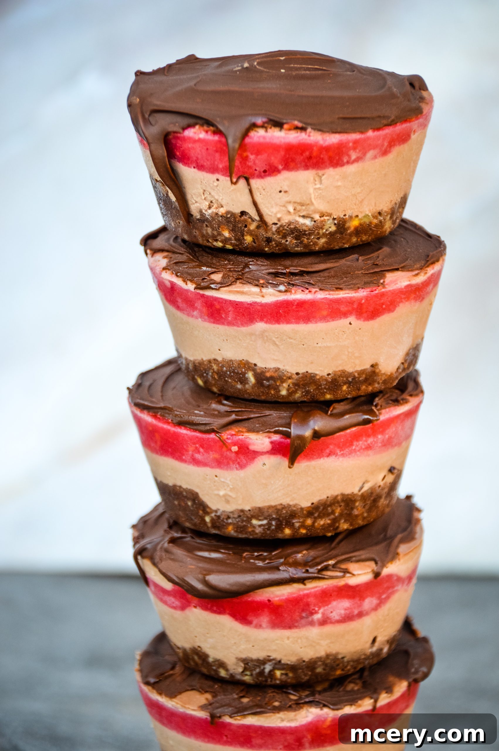 No-Bake Vegan Chocolate Raspberry Cakes: A healthy, plant-based dessert, gluten-free and refined sugar-free