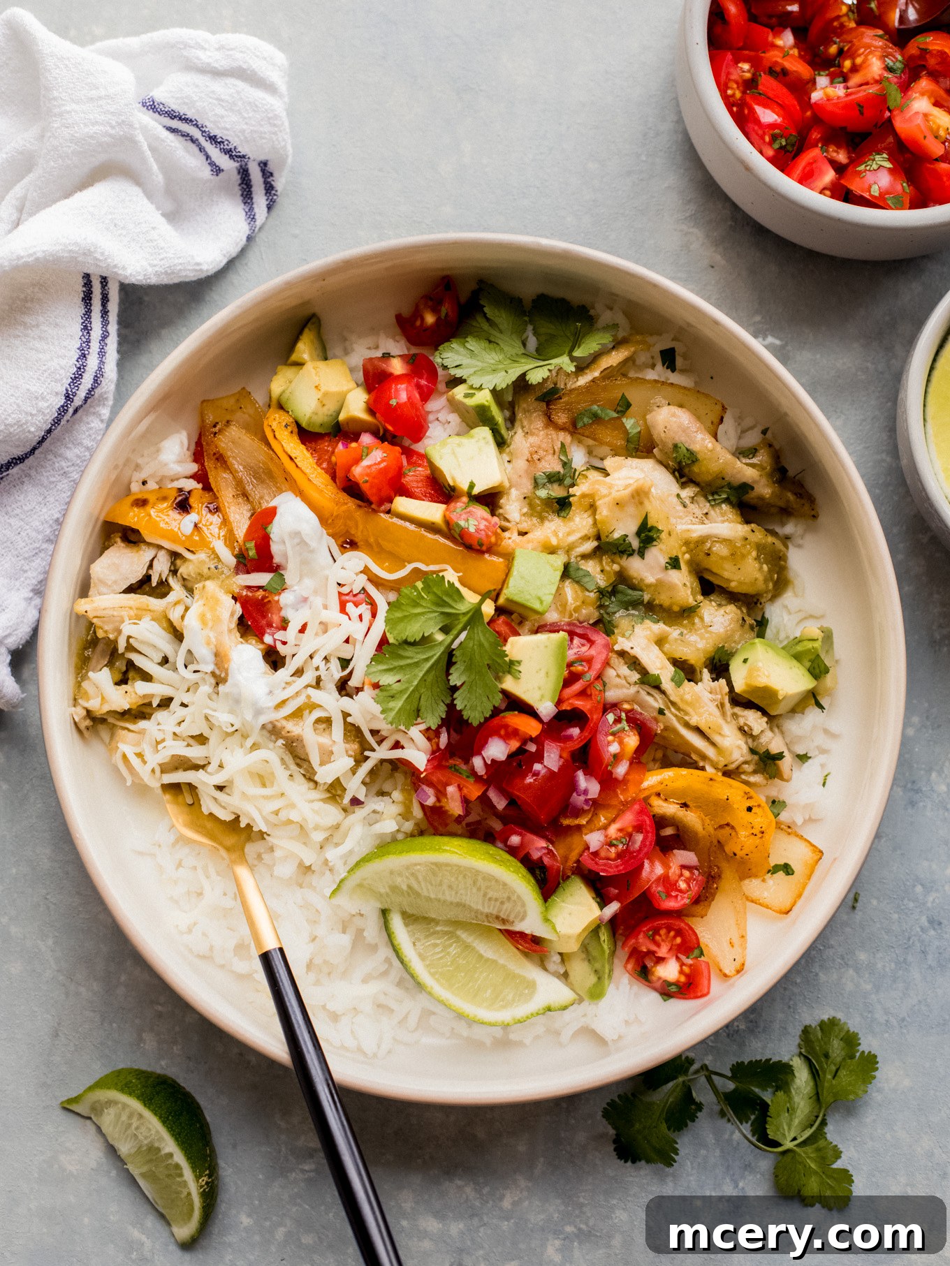 Sizzling Chicken Fajita Bowl 8 A vibrant close-up of a completed chicken fajita rice bowl, showcasing the rich colors and inviting textures of the ingredients.